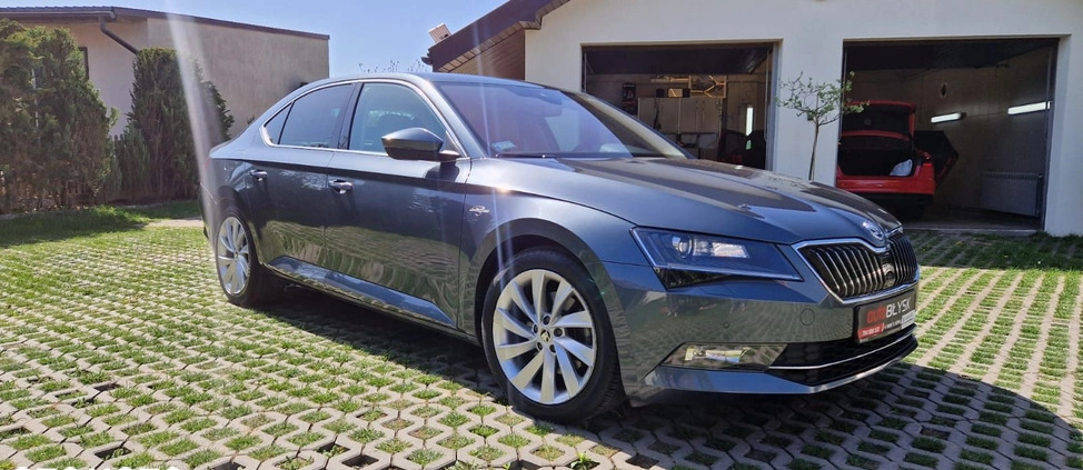 Skoda Superb cena 109900 przebieg: 74500, rok produkcji 2018 z Kępno małe 352